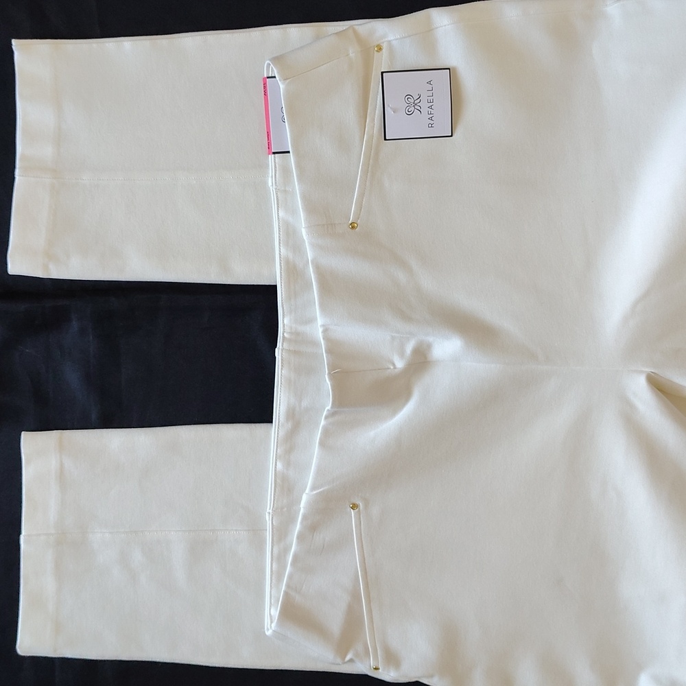 Rafaella Pull-On Slim Leg Pant Size 18W.